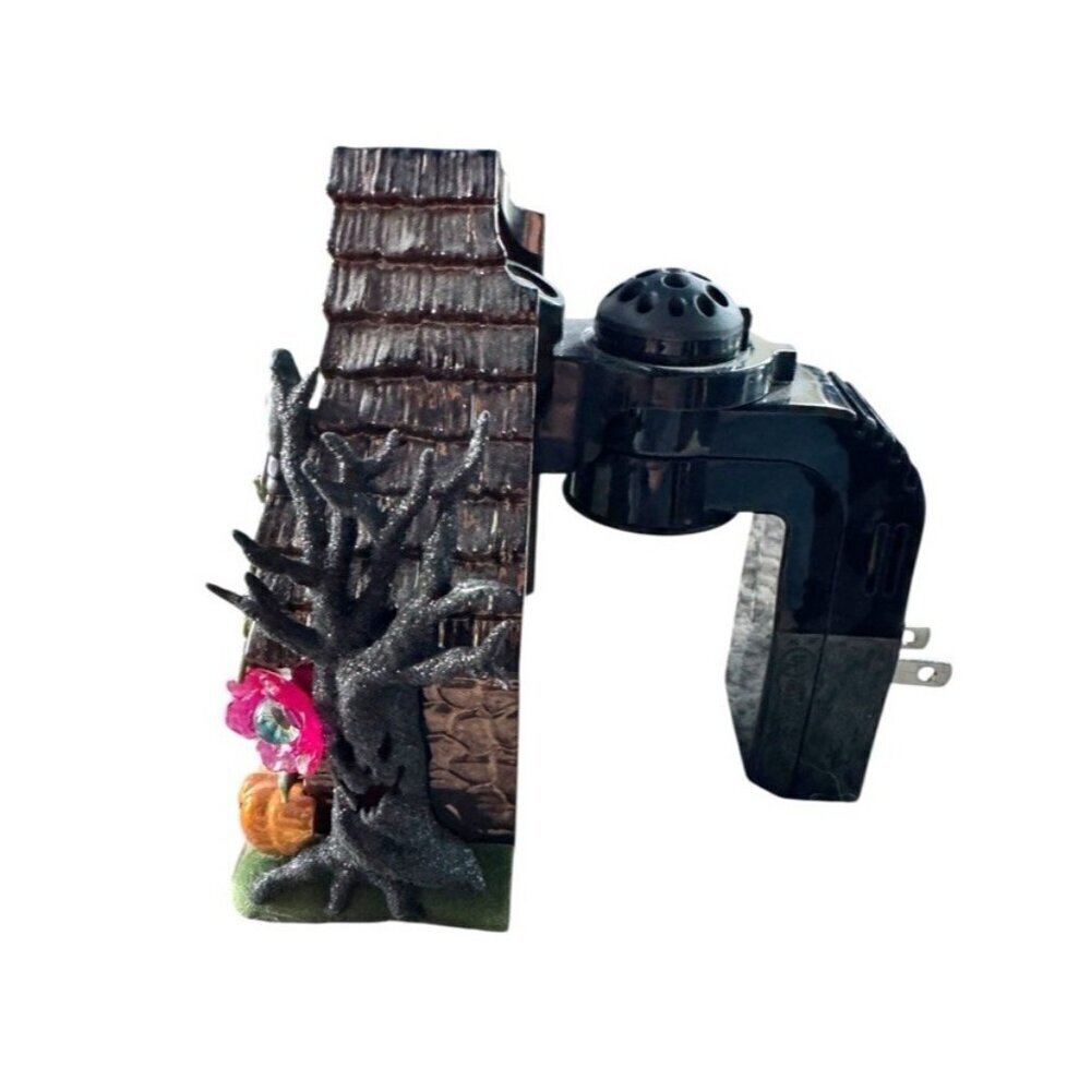 Bath & Body Works Witches Cottage Nightlight Projector Wallflower Plug-In - Picture 4 of 10